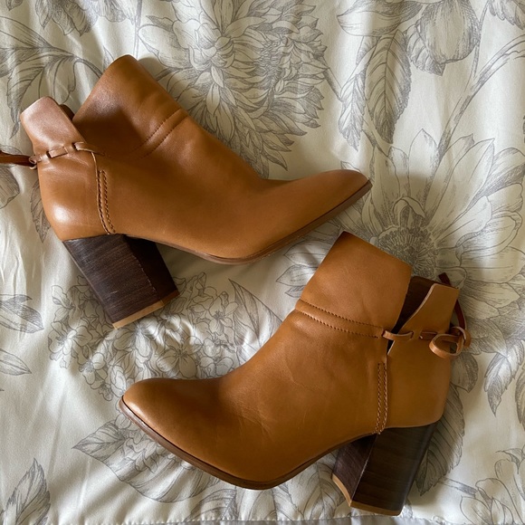 Kelsi Dagger | Wesley Leather Ankle Boots - Picture 2 of 5